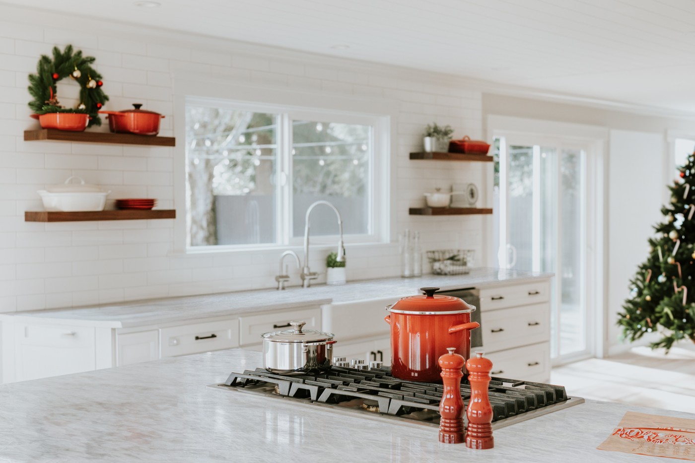 5 ideas for decorating your kitchen island for Christmas